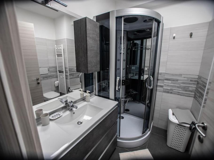 Apartmán Modern Loft Center Of Turin + Jacuzzi 30M Metro Collegno Exteriér fotografie